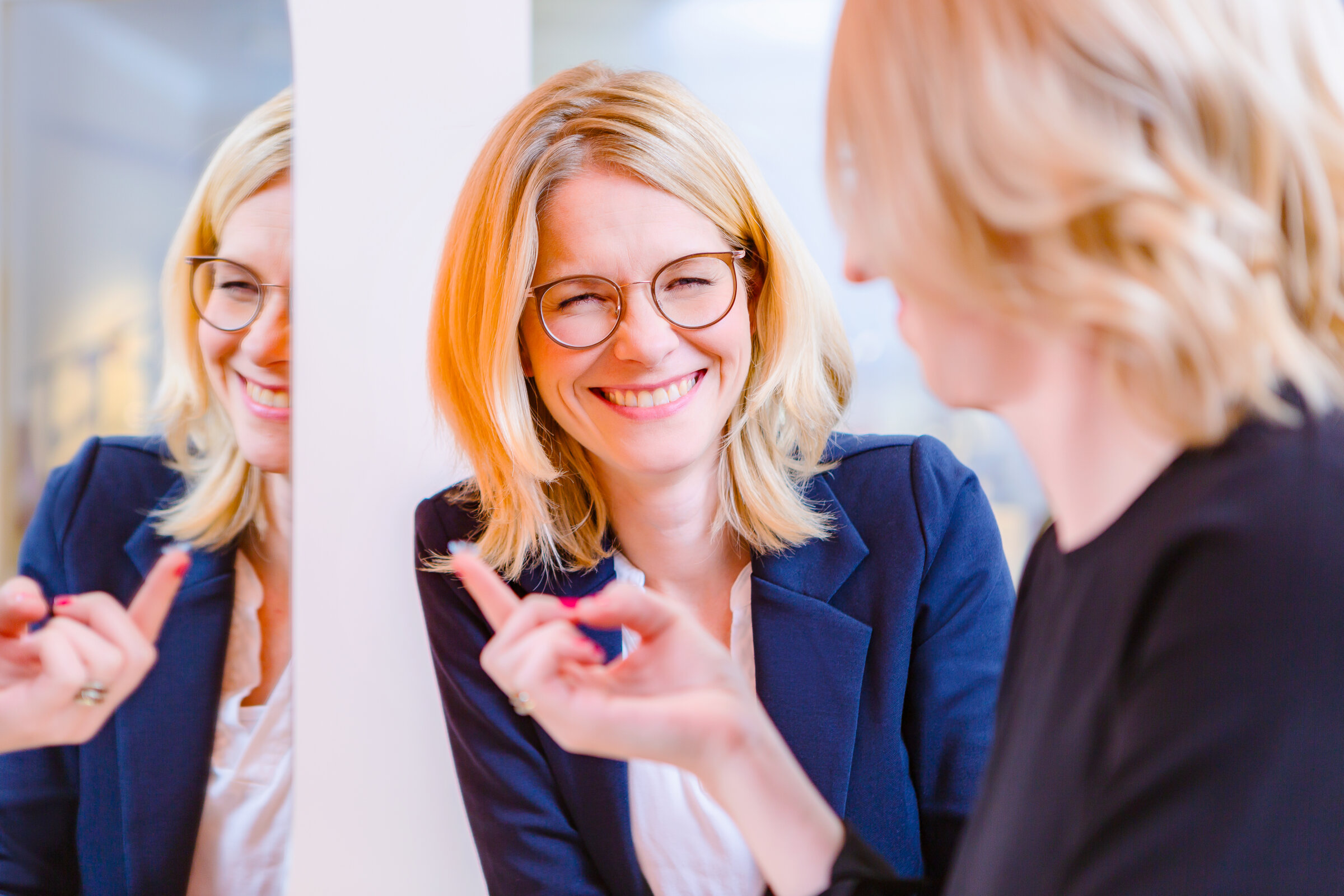 Die Inhaberin von Optik Stöckert im Gespräch – persönliche Beratung mit Herz und Fachkompetenz.